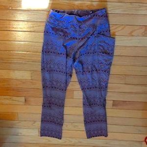 Capri leggings with large pocket